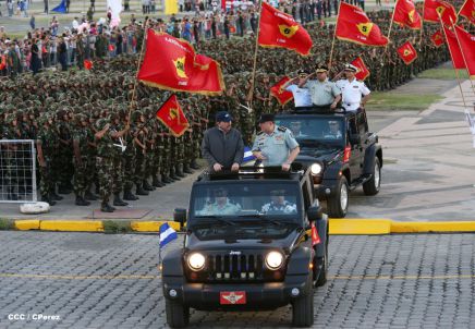 Desfile militar Pueblo-Ejército en Plaza de la Fé "Juan Pablo II"