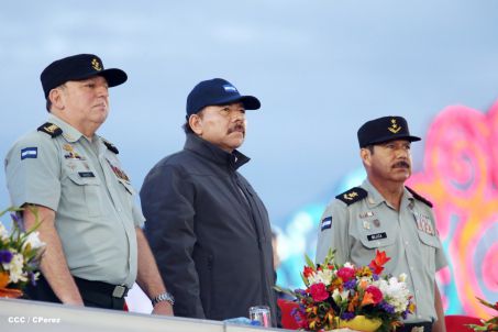 Desfile militar Pueblo-Ejército en Plaza de la Fé "Juan Pablo II"
