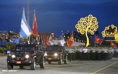 Desfile militar Pueblo-Ejército en Plaza de la Fé "Juan Pablo II"