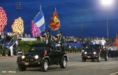 Desfile militar Pueblo-Ejército en Plaza de la Fé "Juan Pablo II"