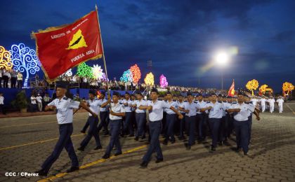 Desfile militar Pueblo-Ejército en Plaza de la Fé "Juan Pablo II"