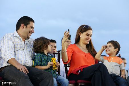 Desfile militar Pueblo-Ejército en Plaza de la Fé "Juan Pablo II"