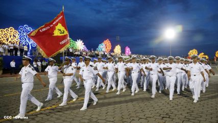 Desfile militar Pueblo-Ejército en Plaza de la Fé "Juan Pablo II"