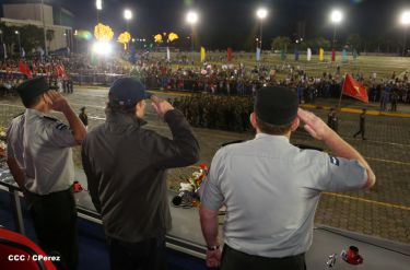 Desfile militar Pueblo-Ejército en Plaza de la Fé "Juan Pablo II"