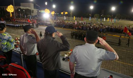 Desfile militar Pueblo-Ejército en Plaza de la Fé "Juan Pablo II"
