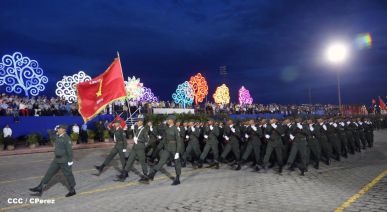 Desfile militar Pueblo-Ejército en Plaza de la Fé "Juan Pablo II"