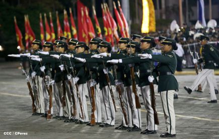 Desfile militar Pueblo-Ejército en Plaza de la Fé "Juan Pablo II"