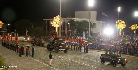 Desfile militar Pueblo-Ejército en Plaza de la Fé "Juan Pablo II"