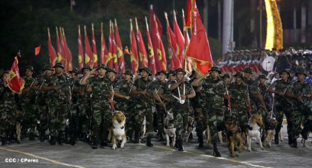 Desfile militar Pueblo-Ejército en Plaza de la Fé "Juan Pablo II"