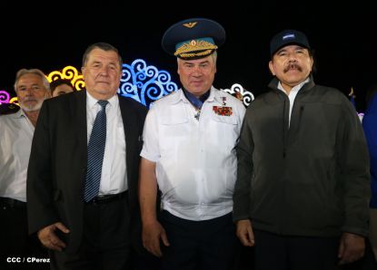 Desfile militar Pueblo-Ejército en Plaza de la Fé "Juan Pablo II"