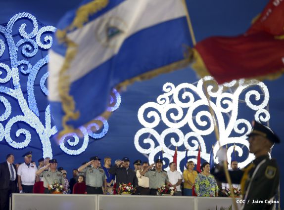 Desfile militar Pueblo-Ejército en Plaza de la Fé "Juan Pablo II"