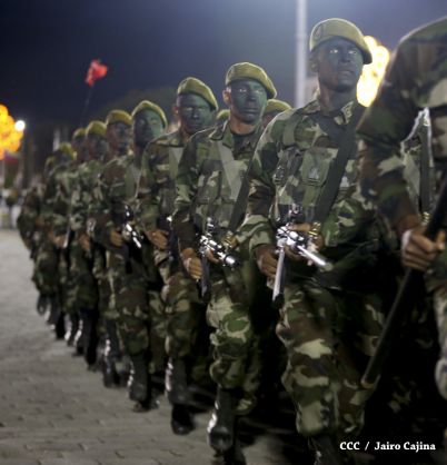 Desfile militar Pueblo-Ejército en Plaza de la Fé "Juan Pablo II"