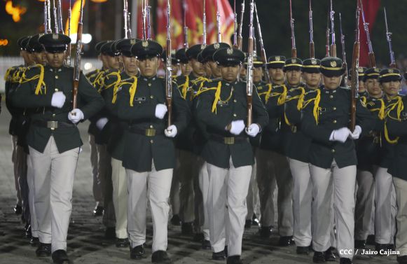 Desfile militar Pueblo-Ejército en Plaza de la Fé "Juan Pablo II"