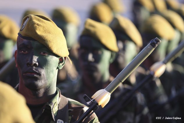 Desfile militar Pueblo-Ejército en Plaza de la Fé "Juan Pablo II"
