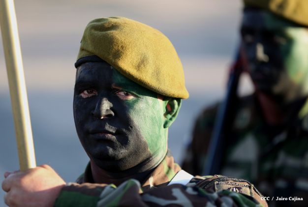 Desfile militar Pueblo-Ejército en Plaza de la Fé "Juan Pablo II"