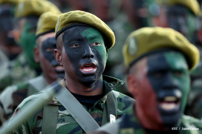 Desfile militar Pueblo-Ejército en Plaza de la Fé "Juan Pablo II"