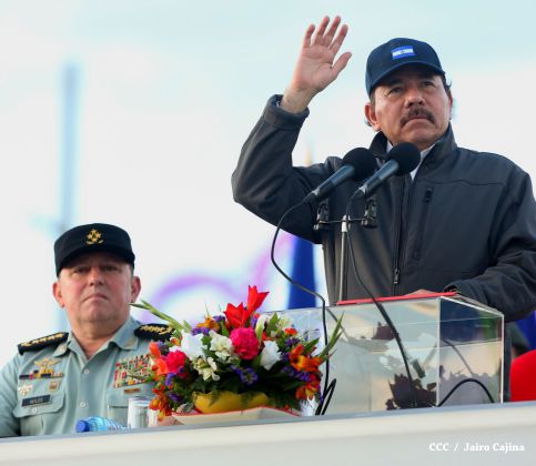 Desfile militar Pueblo-Ejército en Plaza de la Fé "Juan Pablo II"