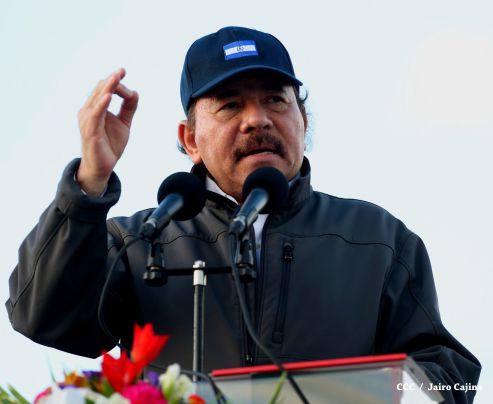 Desfile militar Pueblo-Ejército en Plaza de la Fé "Juan Pablo II"