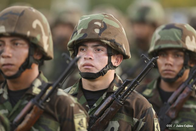 Desfile militar Pueblo-Ejército en Plaza de la Fé "Juan Pablo II"