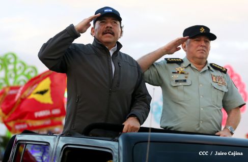 Desfile militar Pueblo-Ejército en Plaza de la Fé "Juan Pablo II"