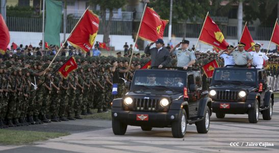 Desfile militar Pueblo-Ejército en Plaza de la Fé "Juan Pablo II"