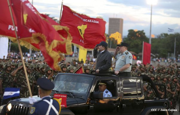 Desfile militar Pueblo-Ejército en Plaza de la Fé "Juan Pablo II"