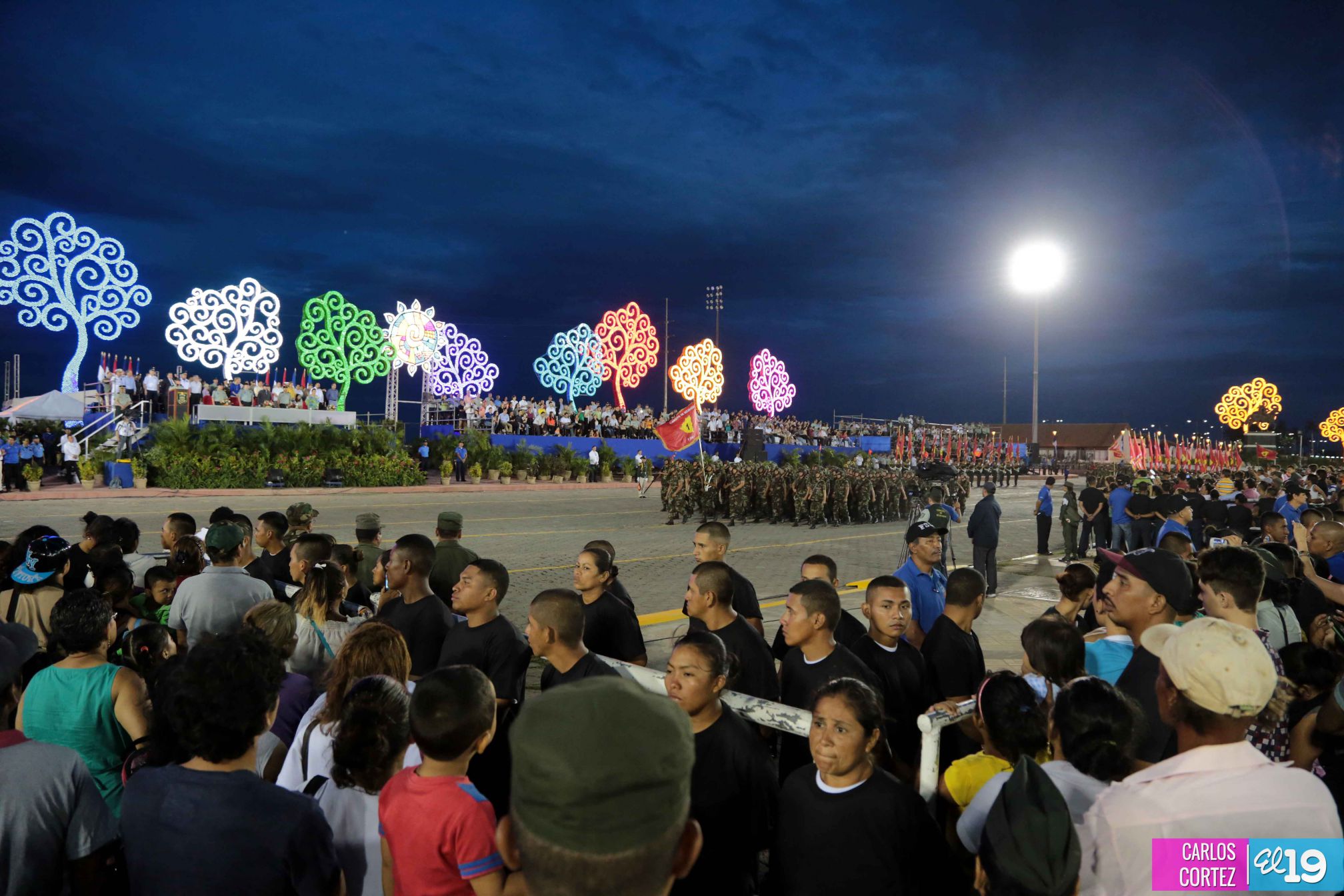 Desfile militar Pueblo-Ejército en Plaza de la Fé "Juan Pablo II"