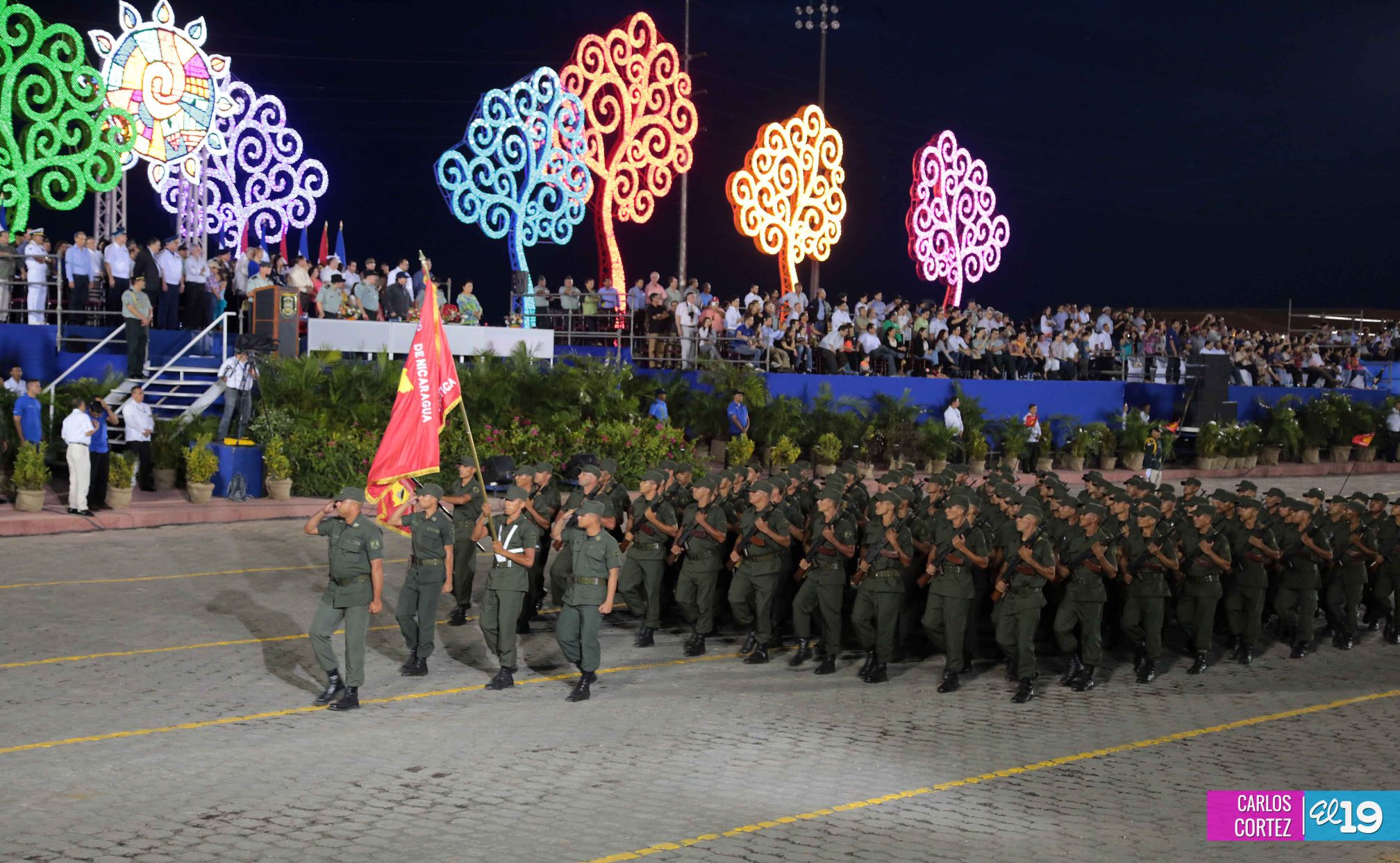 Desfile militar Pueblo-Ejército en Plaza de la Fé "Juan Pablo II"