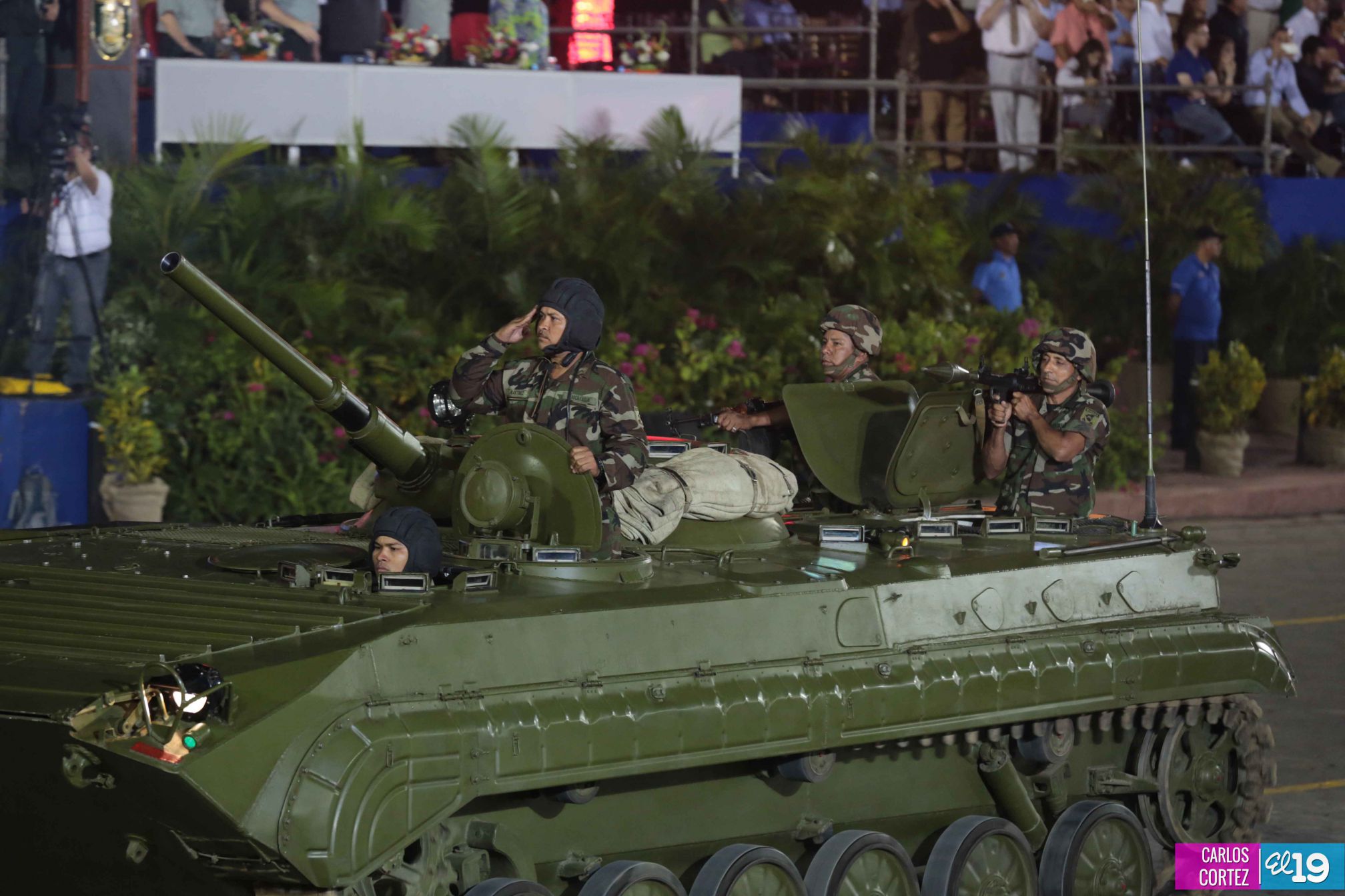 Desfile militar Pueblo-Ejército en Plaza de la Fé "Juan Pablo II"