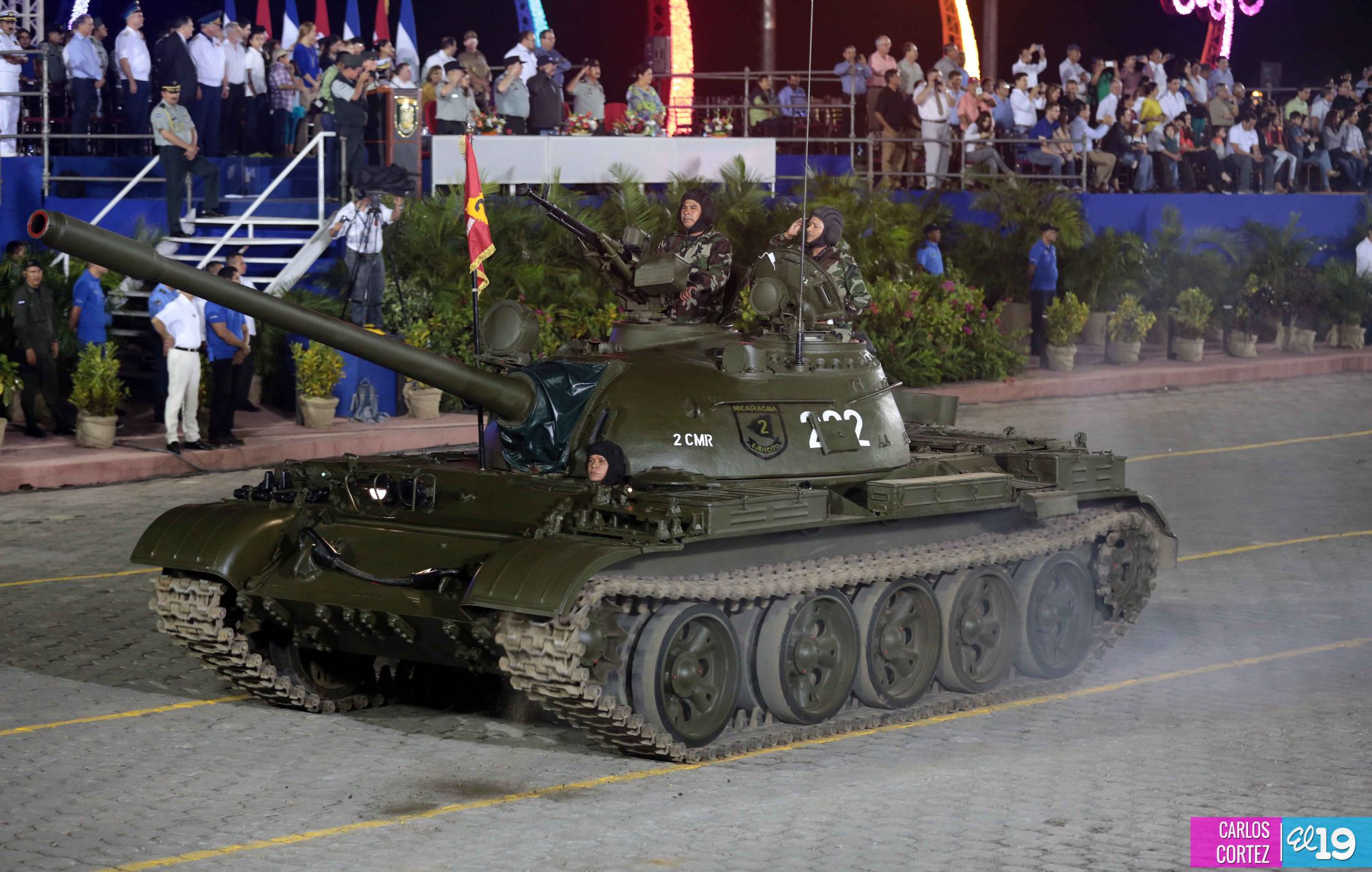 Desfile militar Pueblo-Ejército en Plaza de la Fé "Juan Pablo II"