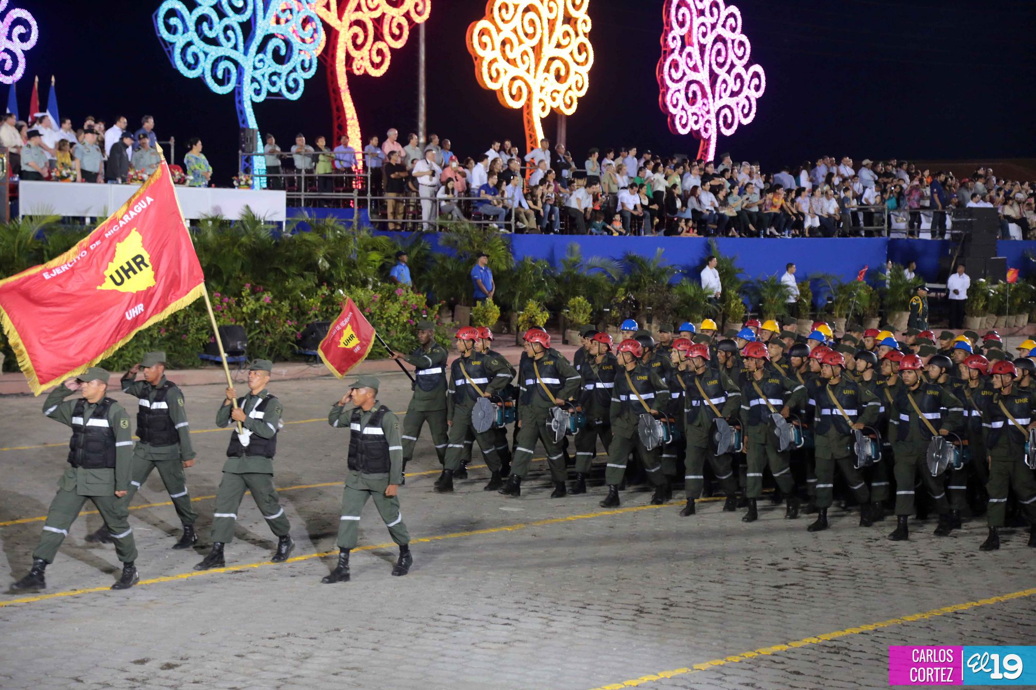 Desfile militar Pueblo-Ejército en Plaza de la Fé "Juan Pablo II"