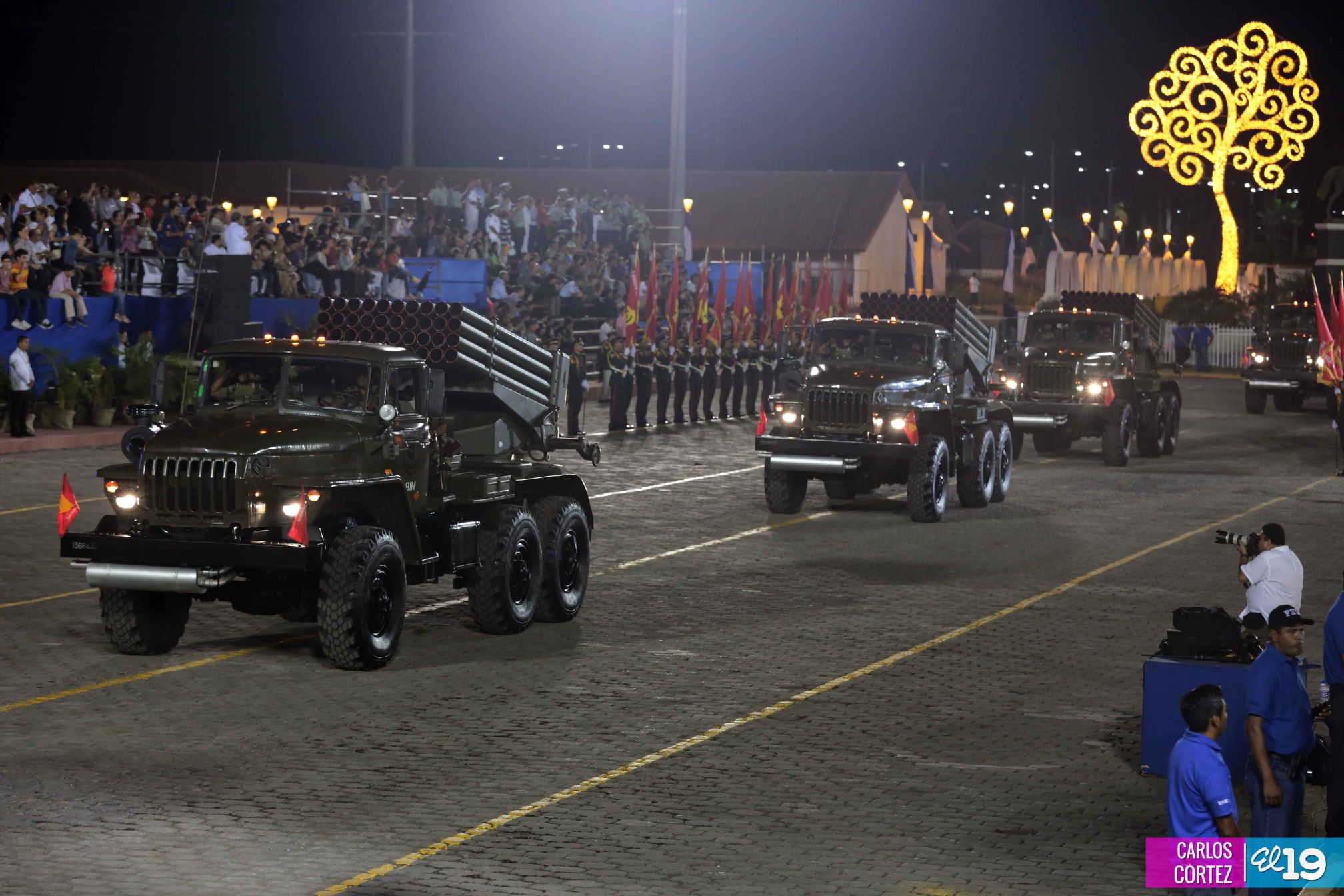 Desfile militar Pueblo-Ejército en Plaza de la Fé "Juan Pablo II"