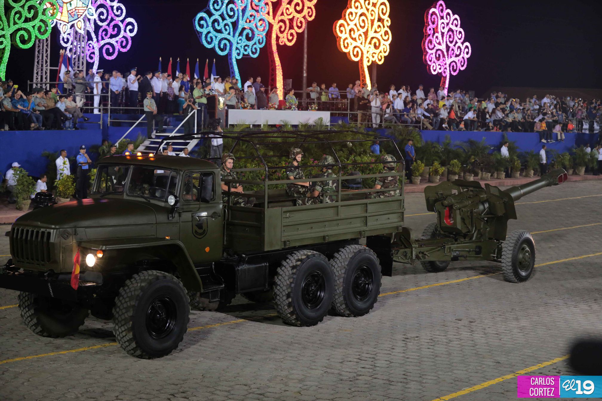 Desfile militar Pueblo-Ejército en Plaza de la Fé "Juan Pablo II"