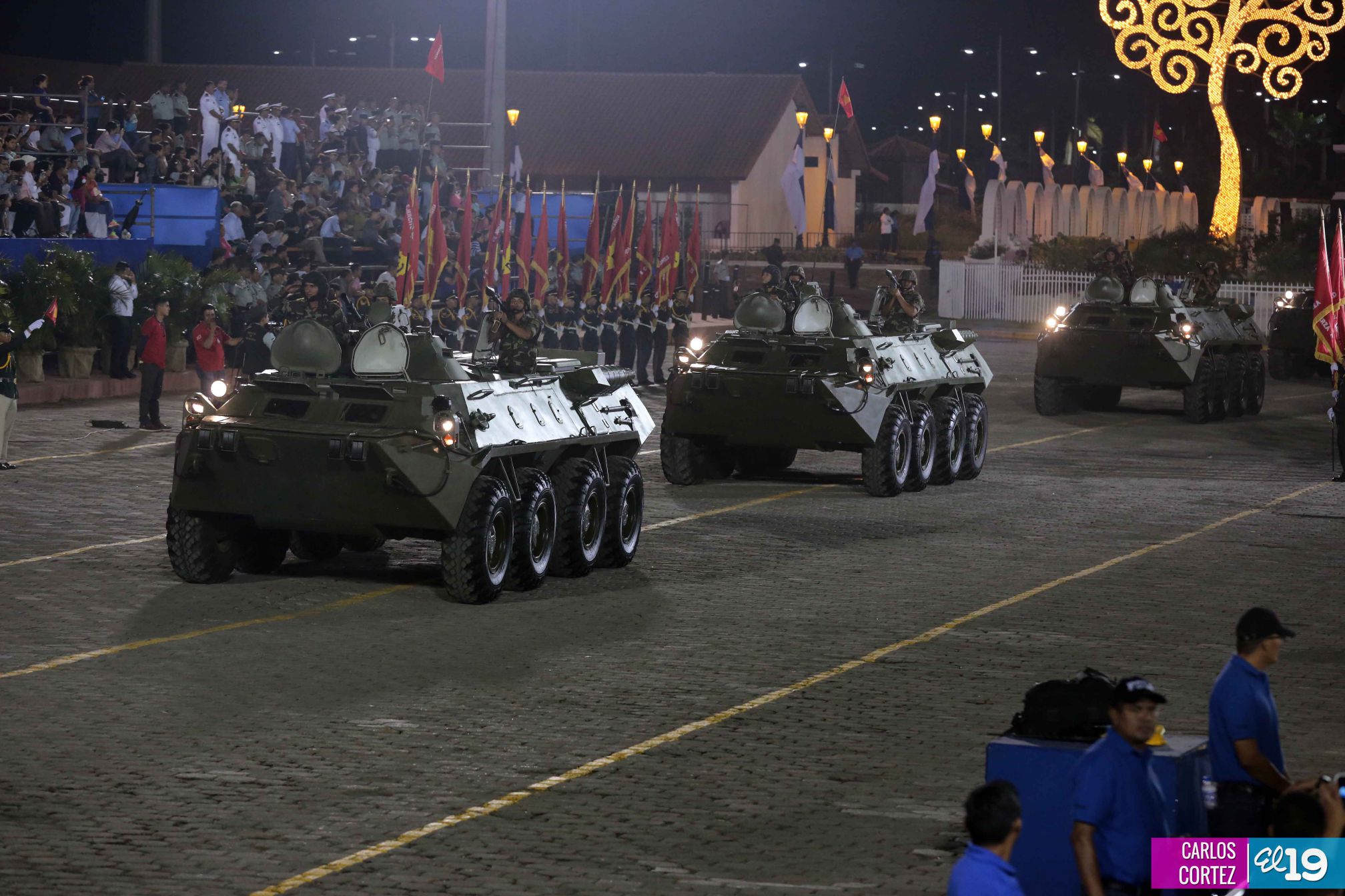 Desfile militar Pueblo-Ejército en Plaza de la Fé "Juan Pablo II"