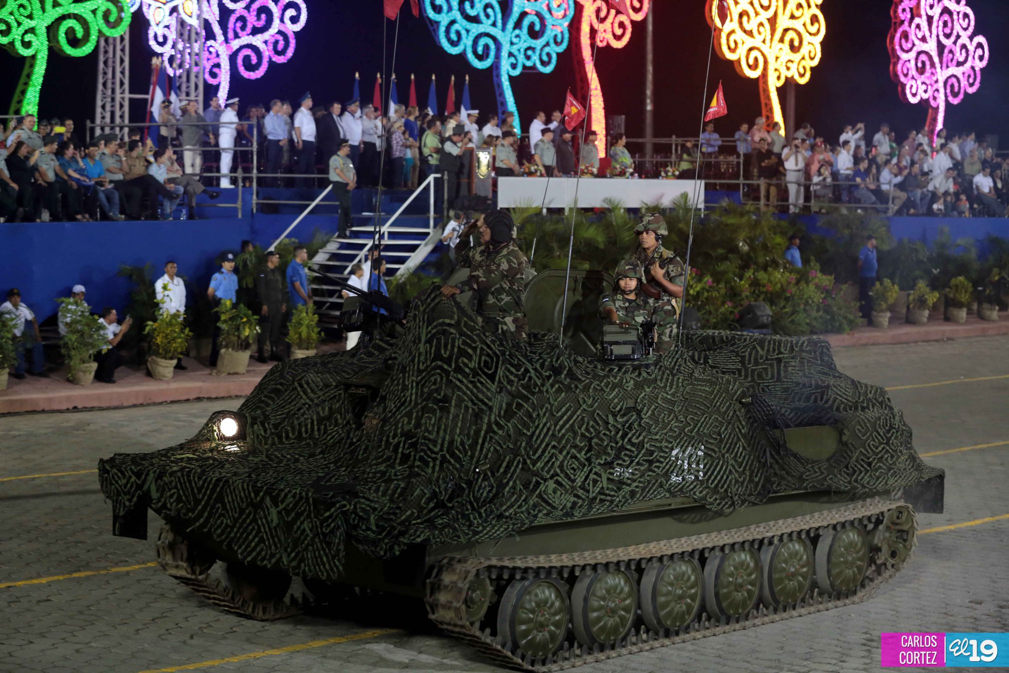 Desfile militar Pueblo-Ejército en Plaza de la Fé "Juan Pablo II"
