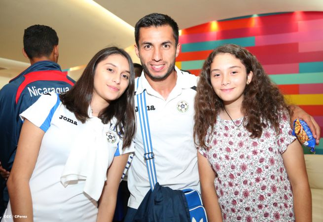Una marea azul y blanca abraza a la selección nacional