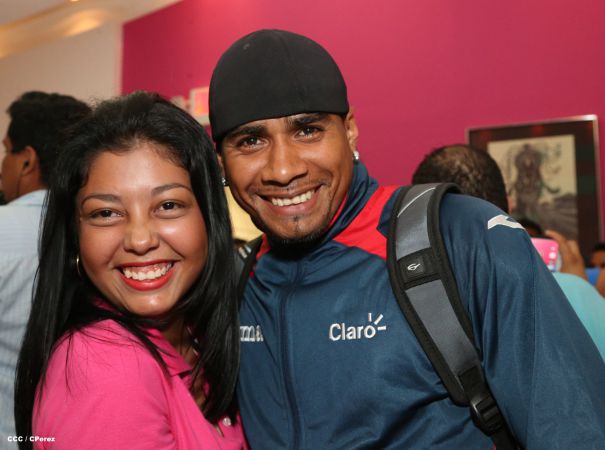 Una marea azul y blanca abraza a la selección nacional