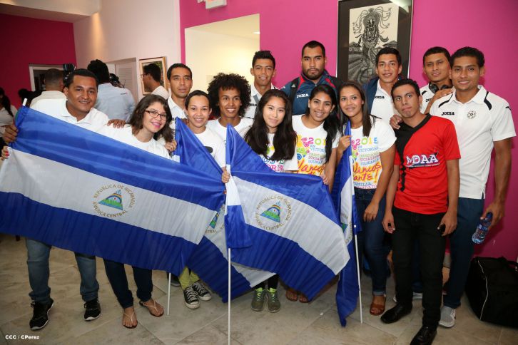 Una marea azul y blanca abraza a la selección nacional