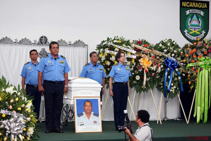 Daniel asiste a ceremonia de honores militares a Coronel Mario Jirón (q.e.p.d.)