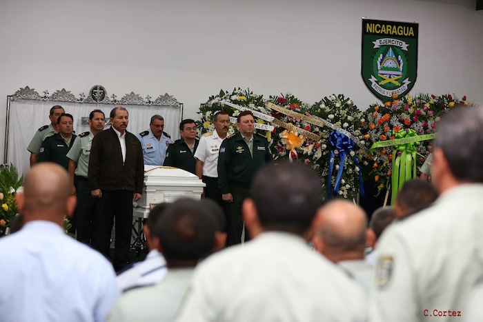 Daniel asiste a ceremonia de honores militares a Coronel Mario Jirón (q.e.p.d.)
