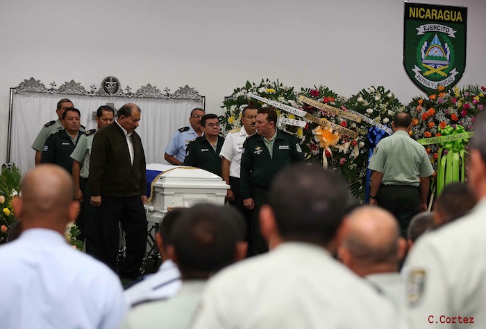 Daniel asiste a ceremonia de honores militares a Coronel Mario Jirón (q.e.p.d.)