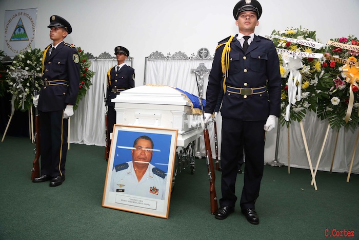 Daniel asiste a ceremonia de honores militares a Coronel Mario Jirón (q.e.p.d.)