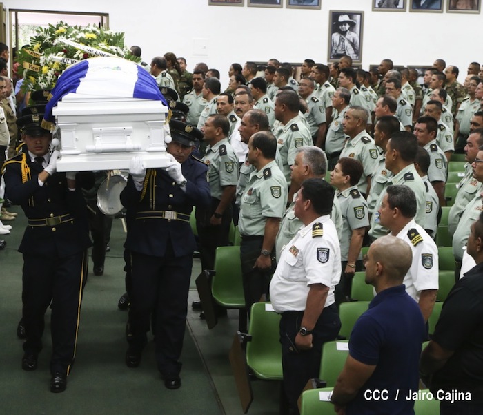 Daniel asiste a ceremonia de honores militares a Coronel Mario Jirón (q.e.p.d.)
