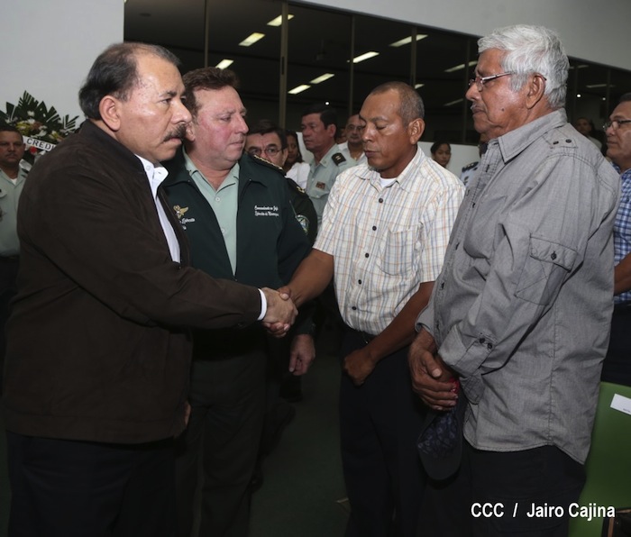 Daniel asiste a ceremonia de honores militares a Coronel Mario Jirón (q.e.p.d.)
