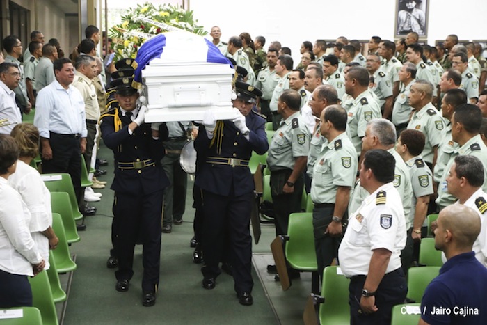 Daniel asiste a ceremonia de honores militares a Coronel Mario Jirón (q.e.p.d.)