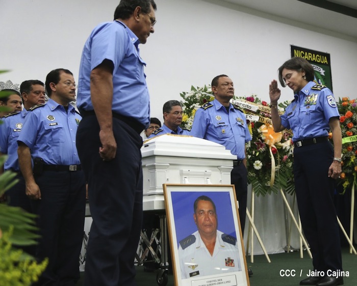 Daniel asiste a ceremonia de honores militares a Coronel Mario Jirón (q.e.p.d.)