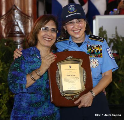 Presidente Daniel y Compañera Rosario participan en acto del 36 Aniversario de la Policía Nacional
