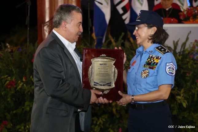 Presidente Daniel y Compañera Rosario participan en acto del 36 Aniversario de la Policía Nacional