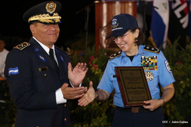 Presidente Daniel y Compañera Rosario participan en acto del 36 Aniversario de la Policía Nacional