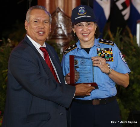 Presidente Daniel y Compañera Rosario participan en acto del 36 Aniversario de la Policía Nacional